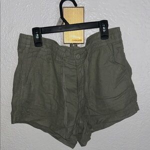 American Eagle Cargo Shorts (New w Tags)
